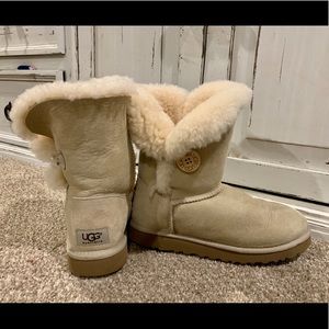 Uggs Bailey Button Size 7/38